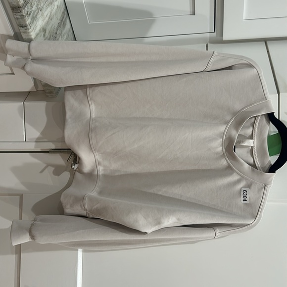 (6304) LULULEMON Perfectly Oversized Cropped Crew *Softstreme™ White Opal Sz 6 - Picture 4 of 6